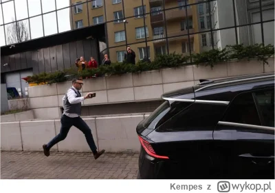 Kempes - #polityka #heheszki #bekazpisu @TV_Republika 

Politruk Rachoń biegnący za p...