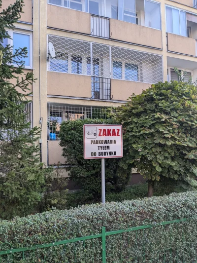 b0dyload - Wyjaśni ktoś tego większy sens? 
Czy po prostu okno na parking ma jakiś es...