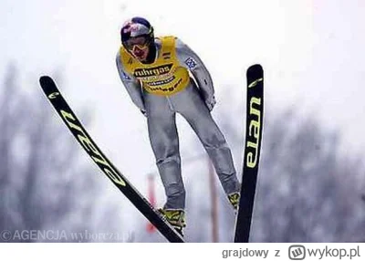 grajdowy - Ehh.. gdzie te czasy kiedy zasiadaliśmy jak do telenoweli ( ಠ_ಠ) 

#skoki