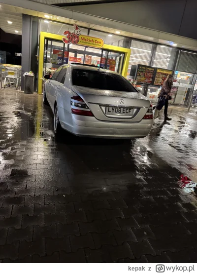 kepak - K---a może do sklepu wjedź #lodz #polskiedrogi #patologiazmiasta #biedronka