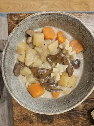 pypowicz - Przekąska do odcinka gotowa. Czekamy ( ͡° ͜ʖ ͡°)

Zupa grzybowa z podgrzyb...