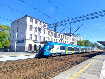sylwke3100 - Stacja Rybnik 


Elfik jako pociąg KŚ 44713 ( Katowice - Racibórz ) rusz...
