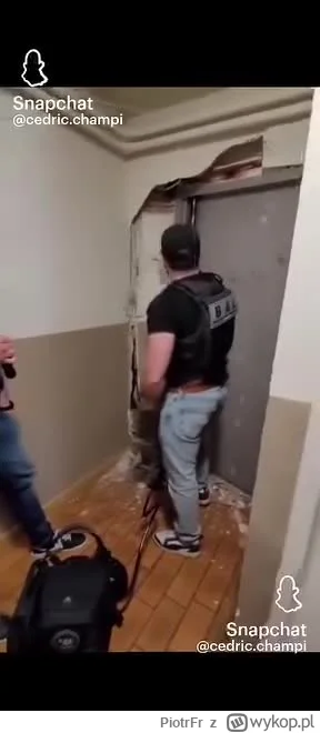 PiotrFr - Francuscy antyterroryści w akcji ( ͡° ͜ʖ ͡°)
#policja #budownictwo #hehesz...