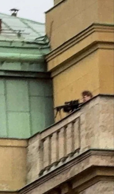 HereAfter - Koleś sobie urządził strzelnicę na uczelni 
#praga #czechy