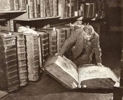 czlowiekzlisciemnaglowie - Czechy, Uniwersytet Praski zatrudniał w archiwum bibliotec...