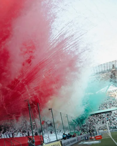 SebastianIIMordeczka - #mirkohooligans Siema. Wie ktoś może co to za dymy wczodaj mia...
