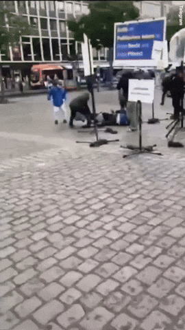 TrafnyTaktyk - @Anomalocaracid: @chix @RAGNARWAVE1337
Łysy biały chłop próbował powst...