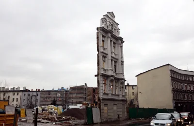 Fennrir - @SpalaczBenzyny
Zależy. Jak w środku nie ma nic ciekawego to okej, ale jeśl...