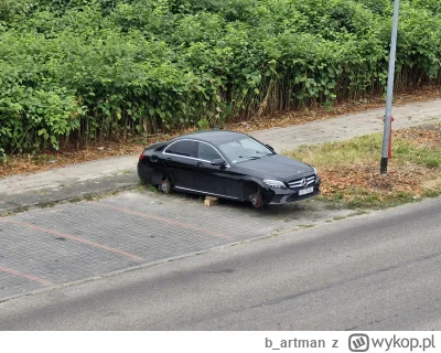 b_artman - To auto stoi w tym samym miejscu od co najmniej 3 miesięcy. Już się wcześn...