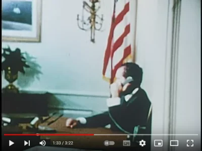 IgorM - Prezydent Nixon w gabinecie owalnym, przyozdobionym zdjęciem z powierzchni ks...