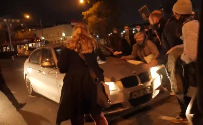 edek-ecki - W Polsce kierowca BMW też chciał taranować tłum. Okazał się prawnikiem AB...
