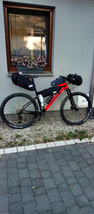 Zwiedzam - Namiot lepszy w hamaku i tak potrzebny jest materac albo mata no i otul bo...