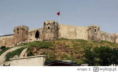 sropo - W wyniku trzęsienia ziemi w Turcji w poniedziałek, został zniszczony 1 500-le...