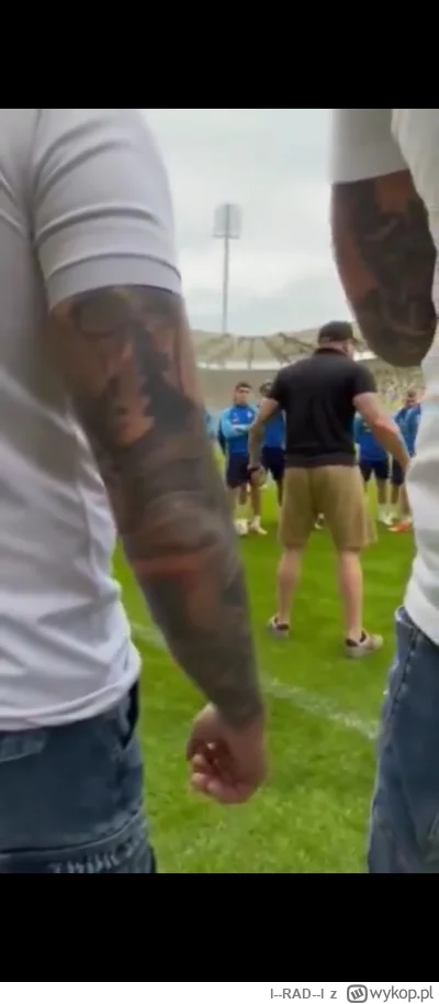 l--RAD--l - Jestem w szoku, że wskazówki taktyczne tego dżentelmena nie zadziałały
...