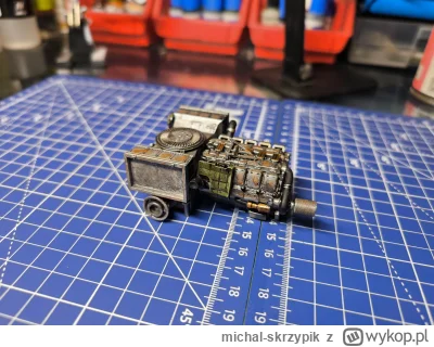 michal-skrzypik - Mówili żeby dorosły chłop nie bawił się lalkami to bawię się  małym...