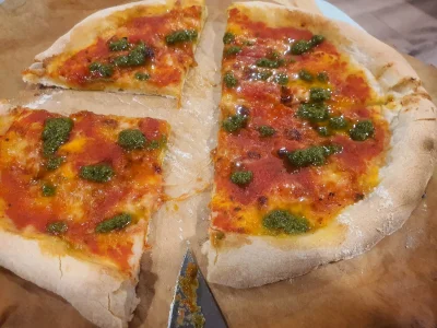 przemek6085 - Chłop wczoraj pierwszy raz pizzę robił i wyszło nieźle. Do tego oliwa n...