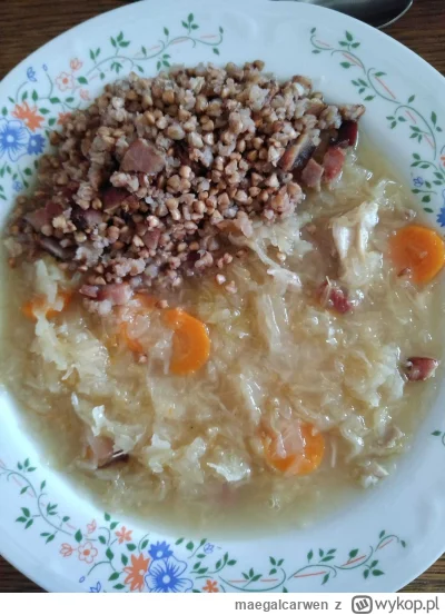 maegalcarwen - Kapuśniak podany na sposób rosyjski, czyli z kaszą gryczaną. Dobry, al...