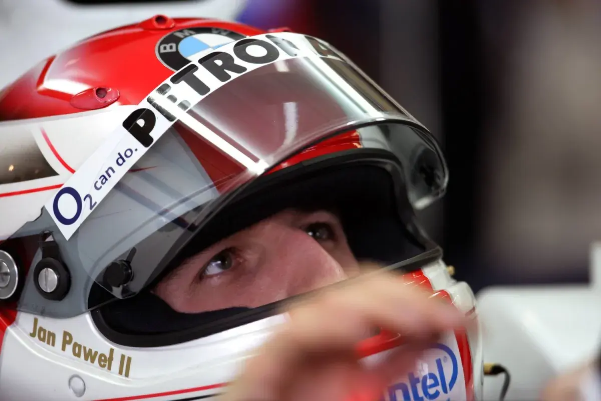 winsxspl - Kubika w niemieckim kasku

#f1 #kubica #powrutcontent