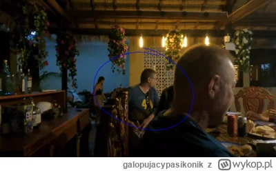 galopujacypasikonik - Bekę mam z tego całego RE typa, który niczym rpgowy/thief łotrz...