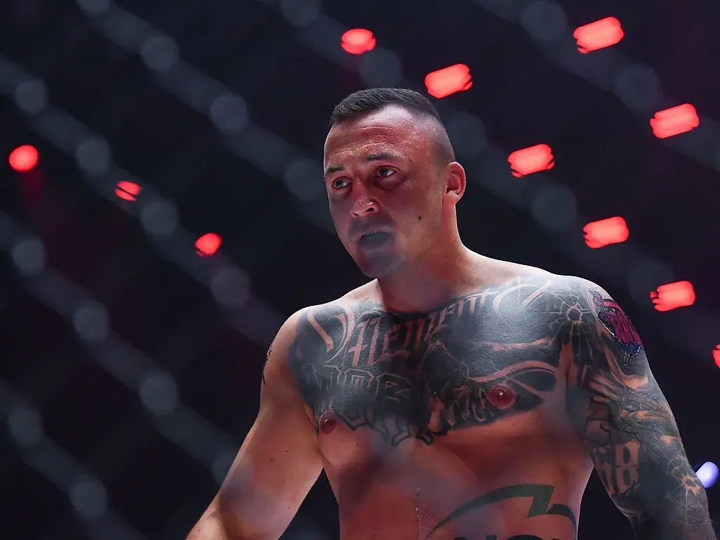 junior_battle - Dobrze, że Szachta miał już na wytrzeźwiałce skrańcowaną bajerę i nie...