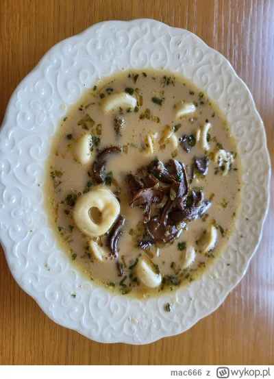mac666 - Zupka grzybowa z tortellini.

#gotujzwykopem #grzyby