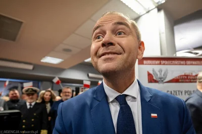 anonimek123456 - >mrzonkami jak wychowanie, honor, czy szacunek przejmować

@ruda_stu...