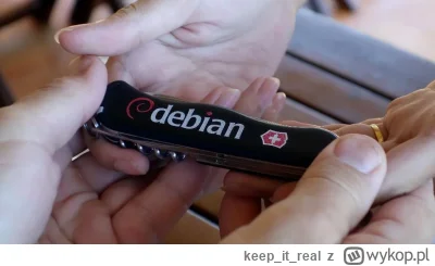 keepitreal - #debian #linux #takaprawda