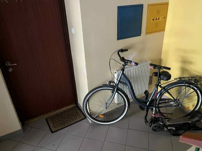 Magrami - Mireczki,

Czy to normalne, że ktoś mi pod drzwiami tak zostawia rower? Po ...