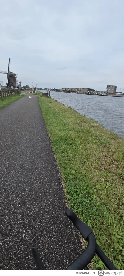 Mikel945 - 314 830 + 54 = 314 884



#rowerowyrownik #rower #szosa

Skrypt | Statysty...