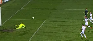 KebabZostrymSosem - nie ma co się denerwować, prawie dokręcił do Wszołka 
#mecz