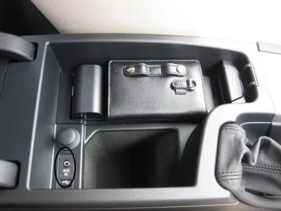 Antibambino - Mam w samochodzie w schowku AUX i USB. Chcę to wykorzystać do muzyki z ...