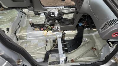 eugeniuszgeniusz - @cieplychlodniarz: mega, ja też ogarniam swojego Saaba i chce nim ...