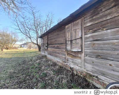 snorli12 - Chałupa dziadka chuopa na tle dworku potomka miejscowego Pana ziemskiego k...