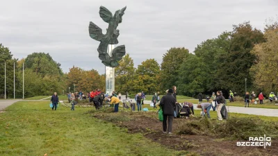 kicek3d - #szczecin 

Mieszkańcy już zabierają co się da przed germańskim najeźdźcą.