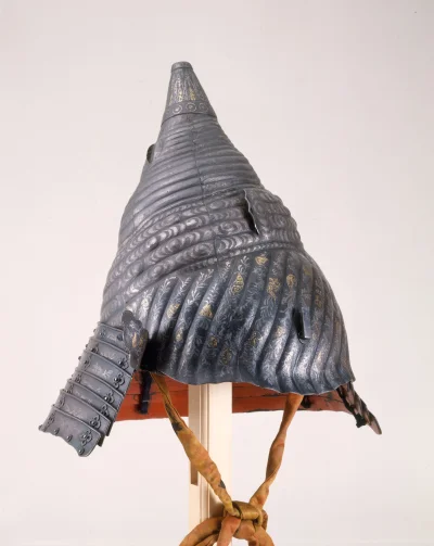 Loskamilos1 - Japoński hełm wykonany w kształcie morskiej muszli, autor nieznany, obi...