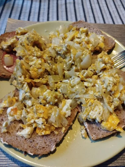 MidnightCowboy - #przegryw jajecznica z cebulą. Synek cebula to królowa warzyw a nie ...