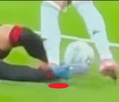 thority - Widzieliście tę stopklatę z fcbarca.com?
Mbappe wchodzi korkami w gracza Os...