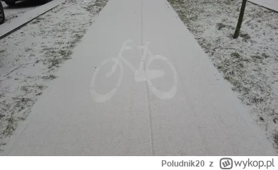 Poludnik20 - Drugi co prawda, ale pierwszy większy... śnieg.

#mikromobilność #rower ...