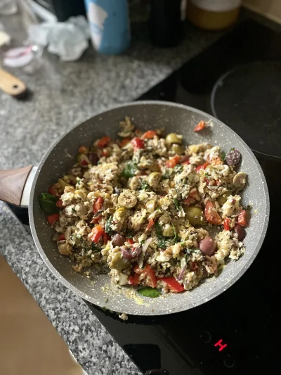 AMBIWALENTNYPSIUR - Kasza+ oliwki z chili + papryka+ rukola+ 4 duże jaja = śniadanie ...