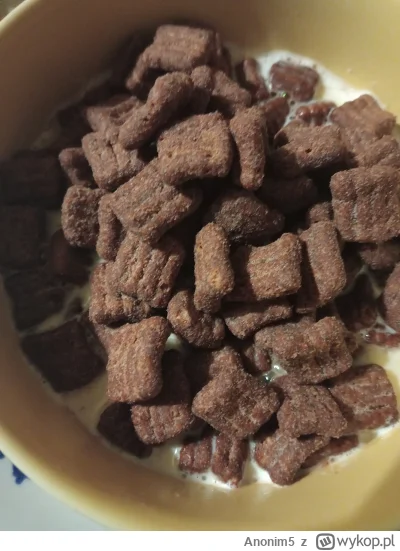 Anonim5 - #przegryw płatki dla umęczon chuopa #jedzzwykopem #mleko