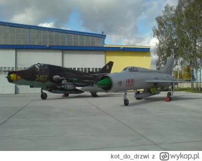 kotdodrzwi - >Poza tym Su-22 nawet nie stał koło myśliwca.

@RockyZumaSkye: ależ oczy...