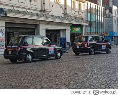 COVID-21 - #uk 
Dziadek z wnuczkiem na spacerze.