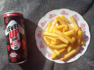 Ca_millo - Huop zrobił i je obiad. Niestety fryty gotowce, pieczone w piekarniku raze...