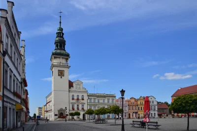 RegierungsratWalterFrank - Pierzeja północno-zachodnia z ratuszem

fot. polska-org.pl