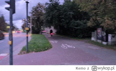 Kemo - Przechodząc dzisiaj obok Manufaktury, z pewnej odległości zobaczyłem, że ktoś ...