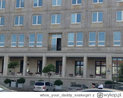 whosyourdaddy_snakegirl - Na Placu Trzech Krzyży od rana są otwarte okna ponieważ po ...