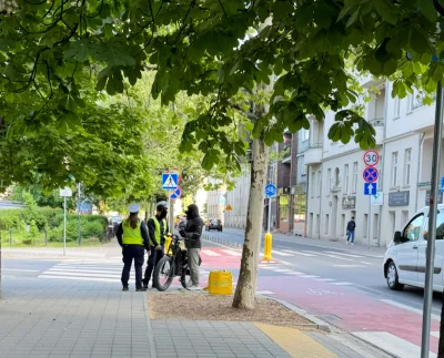 miodeksmrodek - W #poznan nareszcie się biorą za te motorowery na sciezkach
#bekazpod...