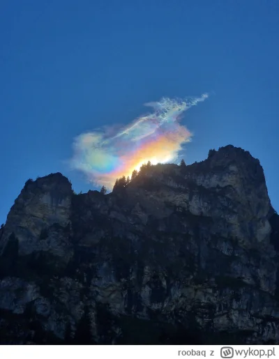 roobaq - Udało mi się wczoraj uchwycić iryzację chmur w górach. Niestety zdjęcie robi...