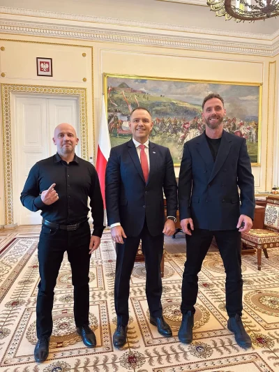 trach - #bonzo Kim są ci dwaj goście obok Tajgera bonzo? #polityka