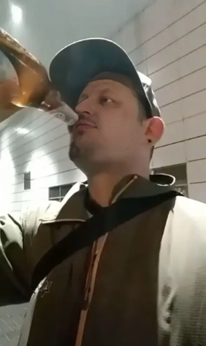 pingwinek_pikpoket - Chcesie spróbować prytu? Mmm, dobra jest
#kononowicz #bonzomil